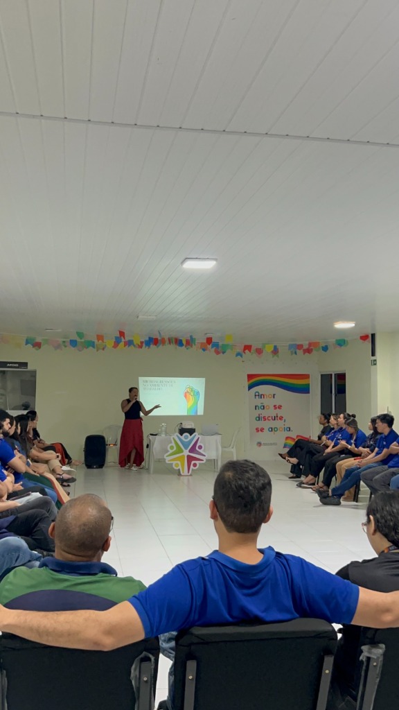 Colaboradores do IAC participando da palestra