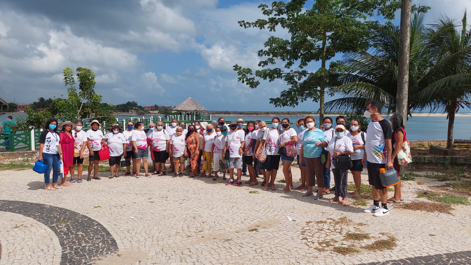 IAC e SENAC Levam Idosos Para um Passeio de Barco no Rio Ceará