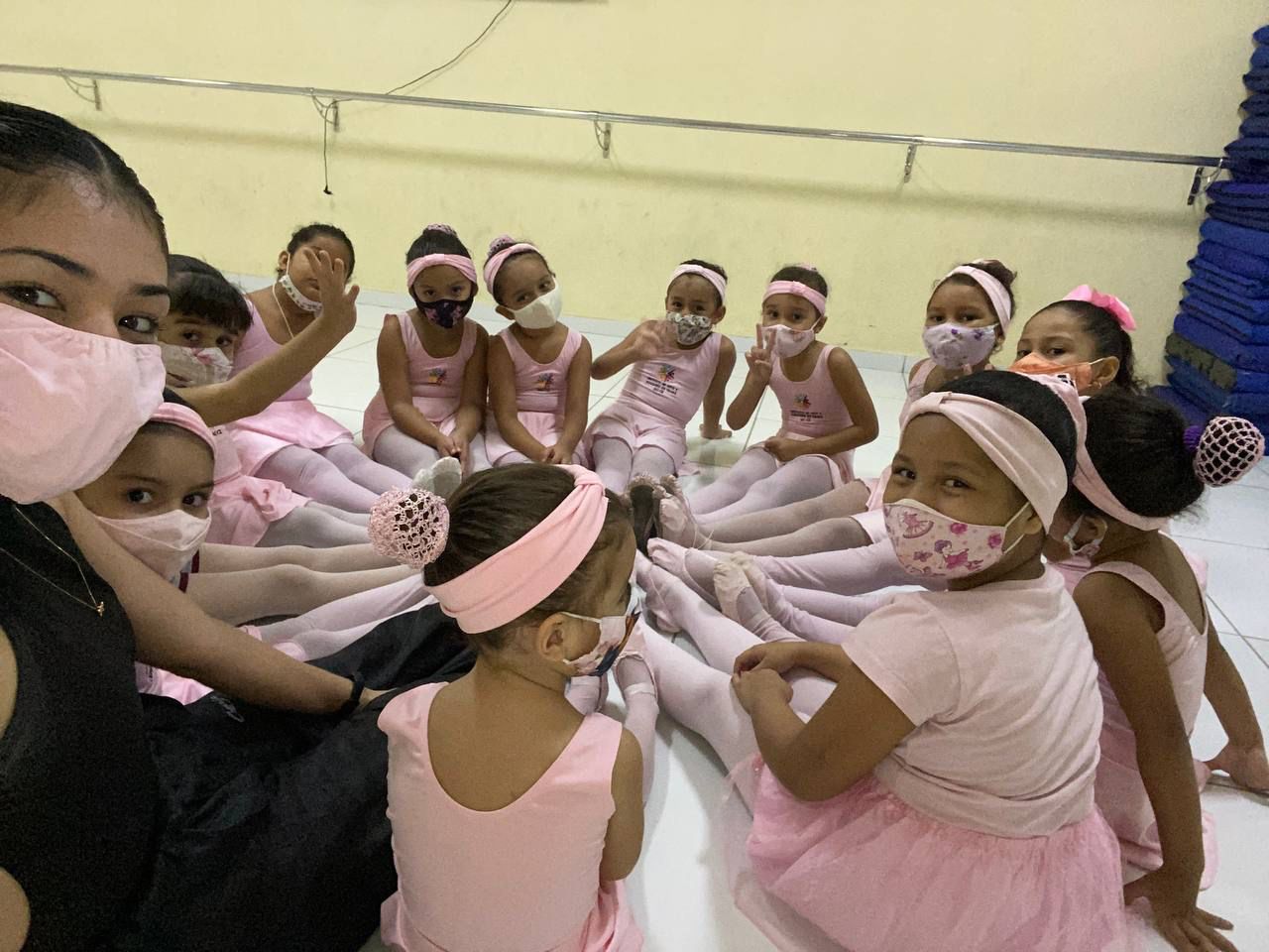 IAC-CE presenteia comunidade com aulas de Ballet, Jazz e Zumba