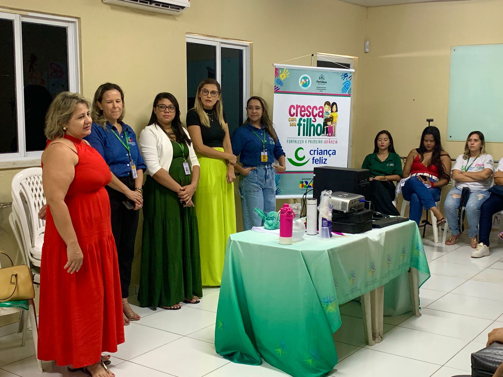 No mês da Primeira Infância, o Programa Cresça Com Seu Filho Criança Feliz recebe capacitação