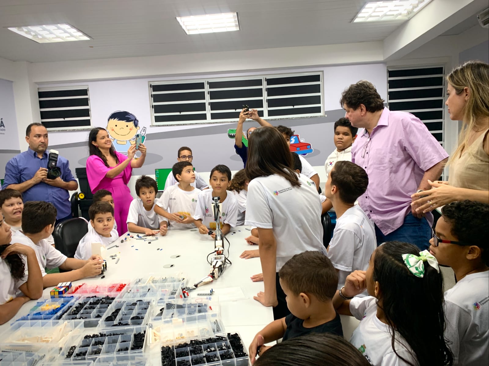 Certificação da segunda turma de robótica no Complexo Social Mais Infância do Curió com a presença de secretários