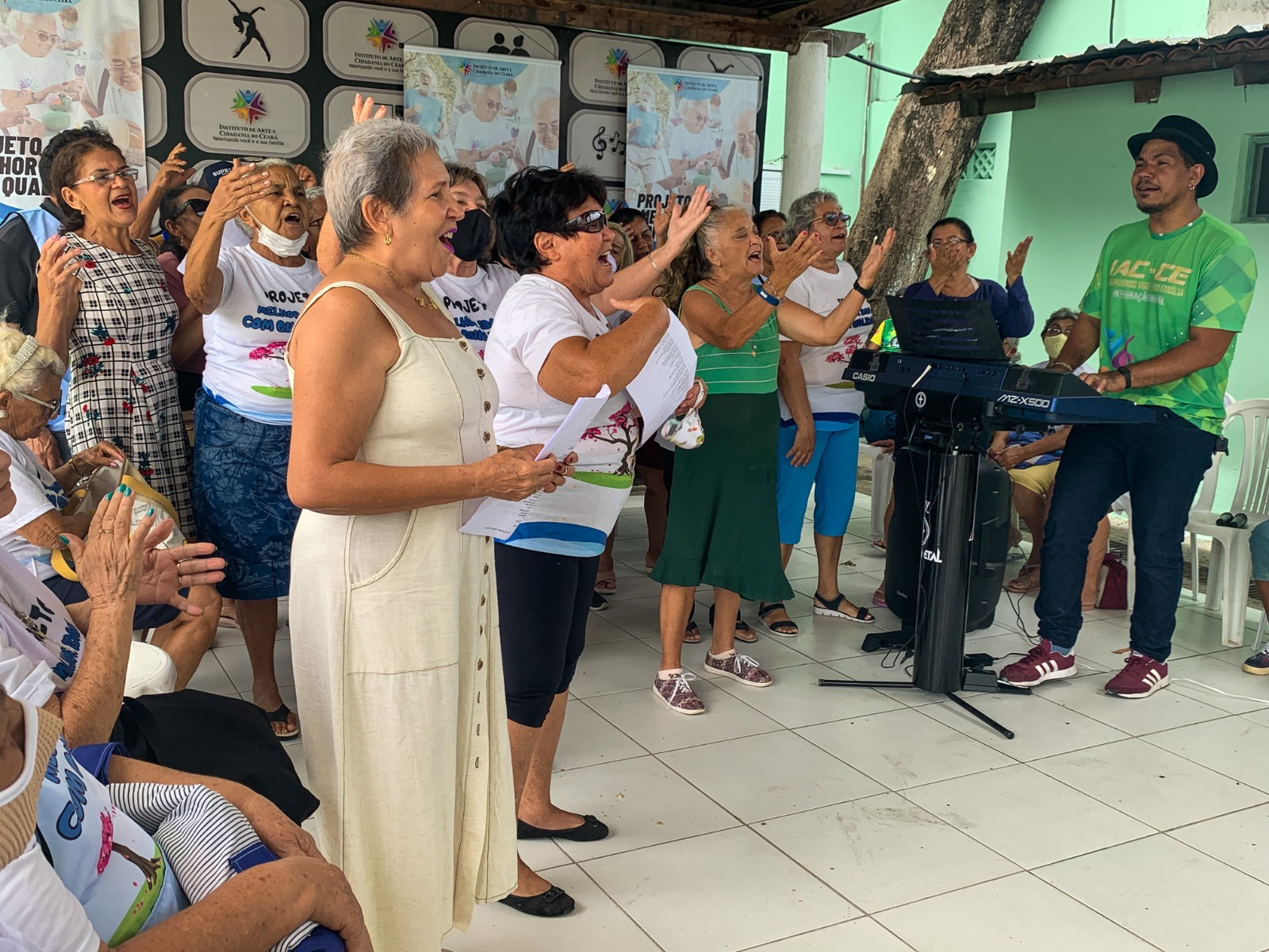 Projeto de música no IAC transforma vidas de criança, jovens e idosos há quase cinco anos