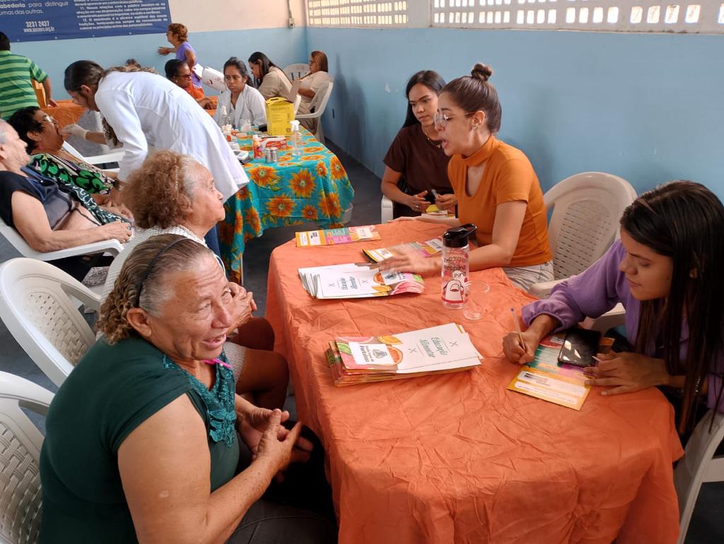 Projeto Horta Social distribui hortaliças no Conjunto Ceará no Dia Mundial da Alimentação