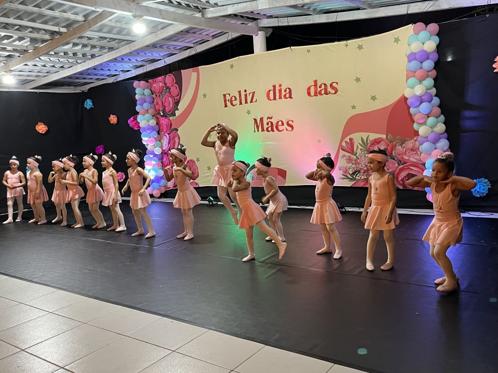 IAC - CE homenageia as mães da comunidade do Antônio Bezerra com a festa: Mãe – Um ser Sublime