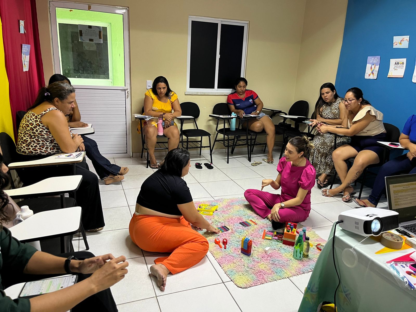 Capacitação TEA, iniciativa que treina prática para mães, familiares e cuidadores de crianças com o Transtorno do Espectro Autista, abre para comunidade