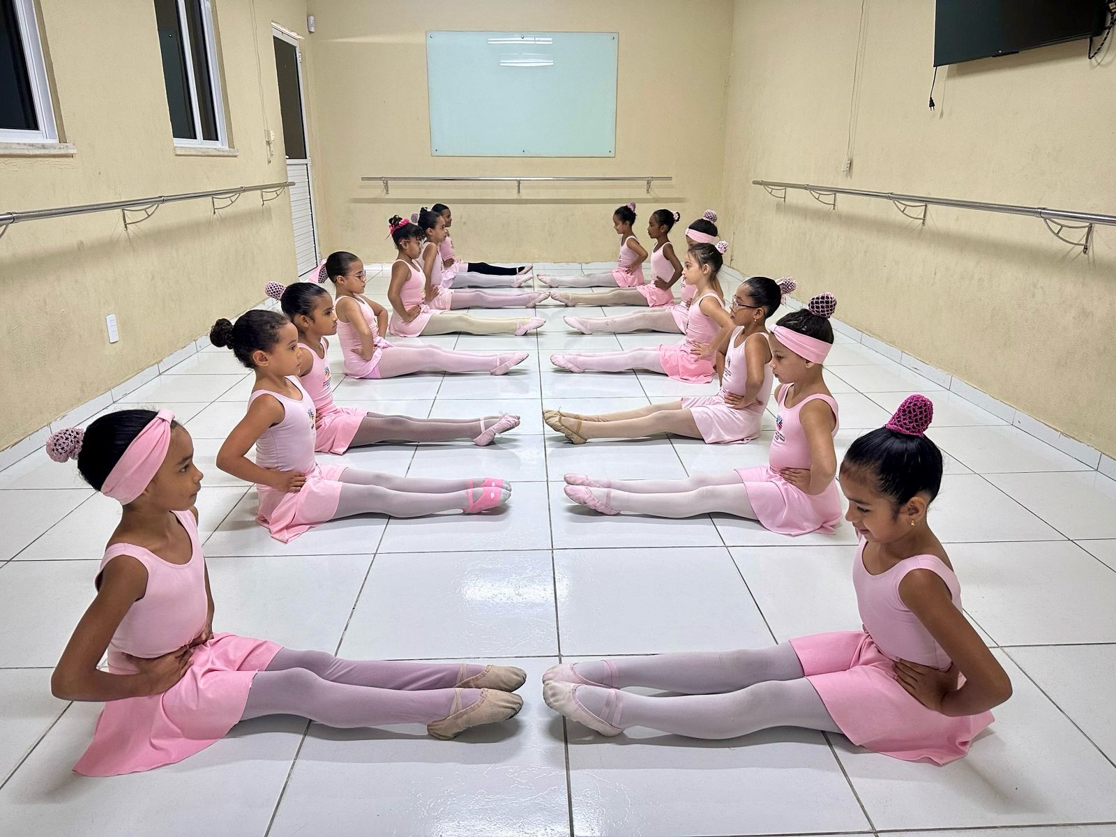 Dança é cultura viva e transformação: IAC_CE honra o Dia Mundial da Dança promovendo inclusão por meio de movimento e a expressão